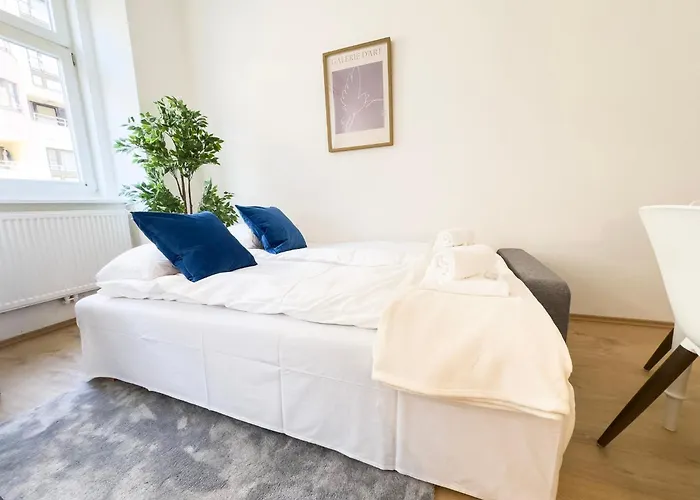 2 Bedroom Apartments, 18 Min To The Center, Smart Tv