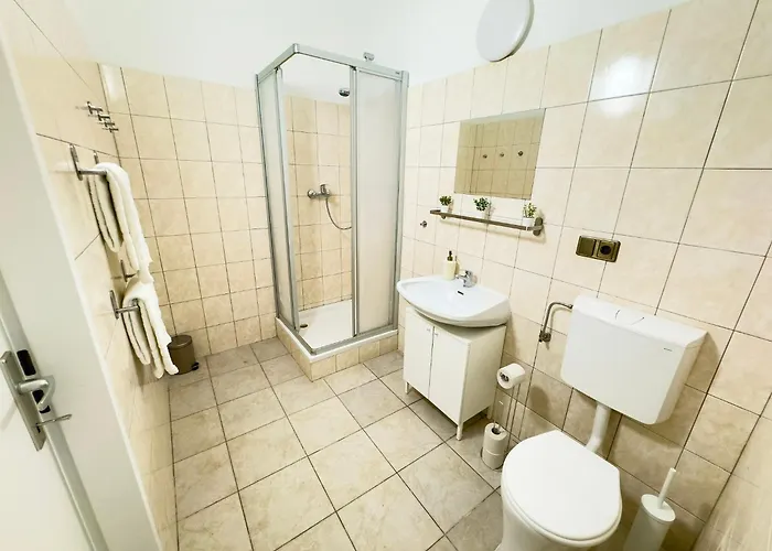 2 Bedroom Apartments, 18 Min To The Center, Smart Tv