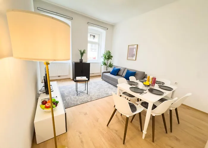 2 Bedroom Apartments, 18 Min To The Center, Smart Tv Apartman *